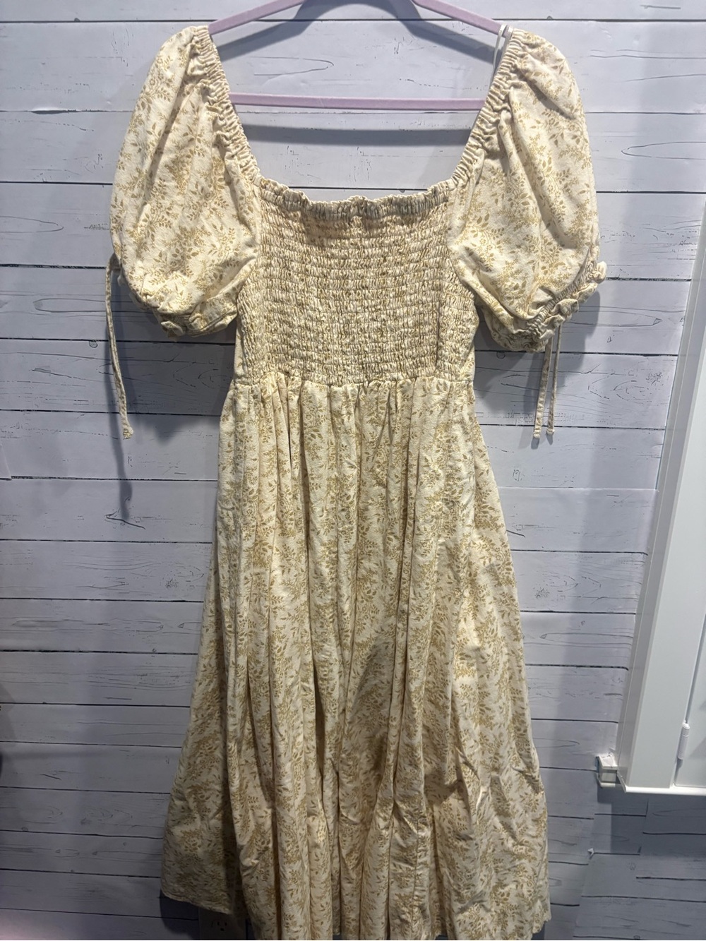 Tullabee Floral Puff Sleeve Smocked Midi Dress - Picture 7 of 9